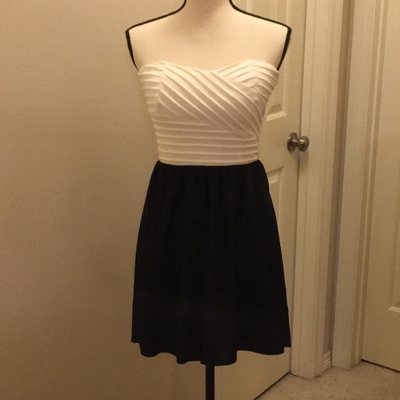 GUESS black and white strapless dress! Never worn! - Picture 2 of 3